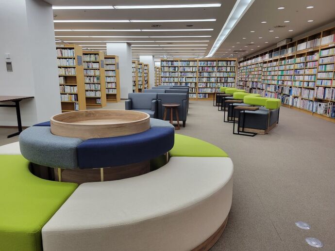 写真：駅前図書館