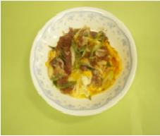 写真：長葱とコーンビーフの卵とじ
