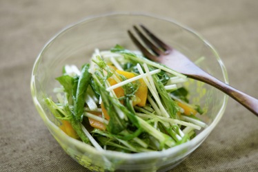 写真：水菜と柿のサラダ