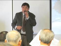 写真：講師は現代部会長 黒川先生