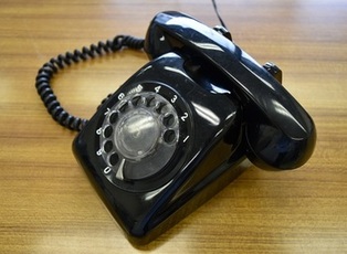 写真：黒電話1
