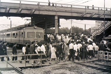 写真：昭和40年代清瀬駅通勤風景