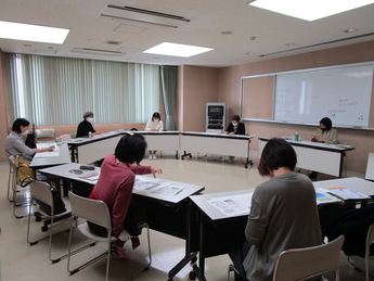 写真:編集会議の様子
