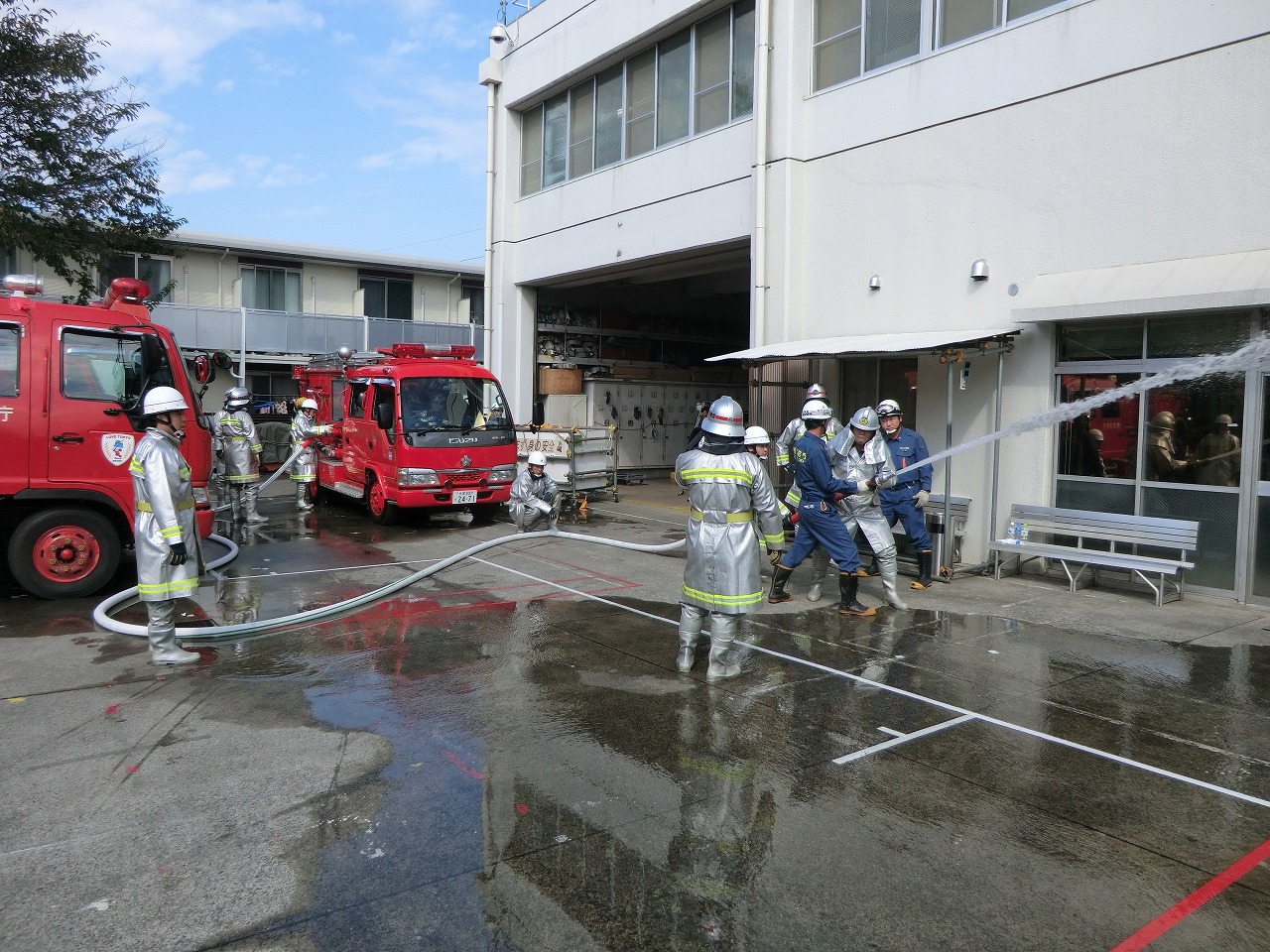 写真：清瀬消防署での放水訓練（第6分団）