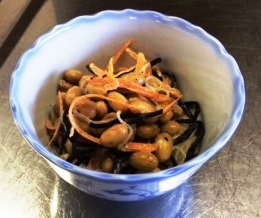 写真：ひじきと大豆のサラダ
