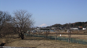 写真：第3回清瀬さんぽ　柳瀬川の向こうに富士山
