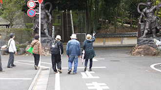 写真：第4回清瀬さんぽ　円福寺の前