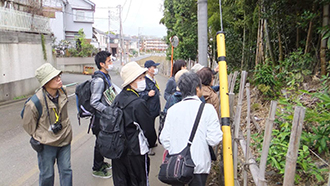 写真：第4回清瀬さんぽ　一文坂を下ったところ