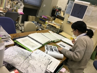 写真：届いた許諾書確認の様子2