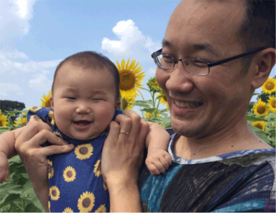 写真：娘とひまわり畑にて