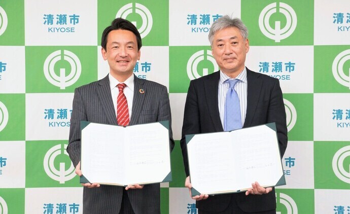 株式会社千趣会石田晃一取締役東京本社代表（写真右）と渋谷桂司市長（写真左）