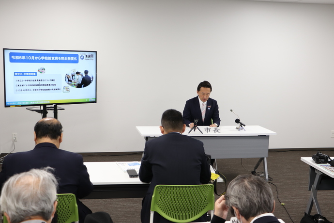 記者会見