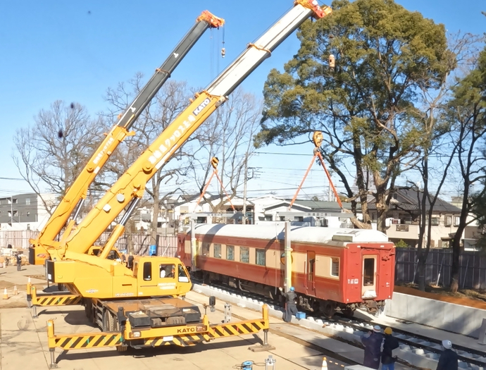 夢空間車両搬出入の様子