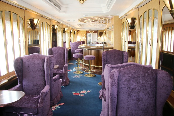 画像：ラウンジカー