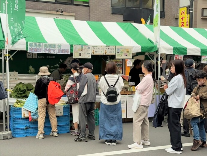 北塩原村・子育て支援課ブースには開店前から多くの方にお並びいただきました