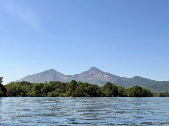 桧原湖と磐梯山